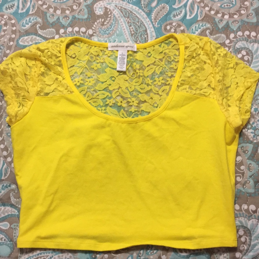 2 cute ambiance apperel crop tops